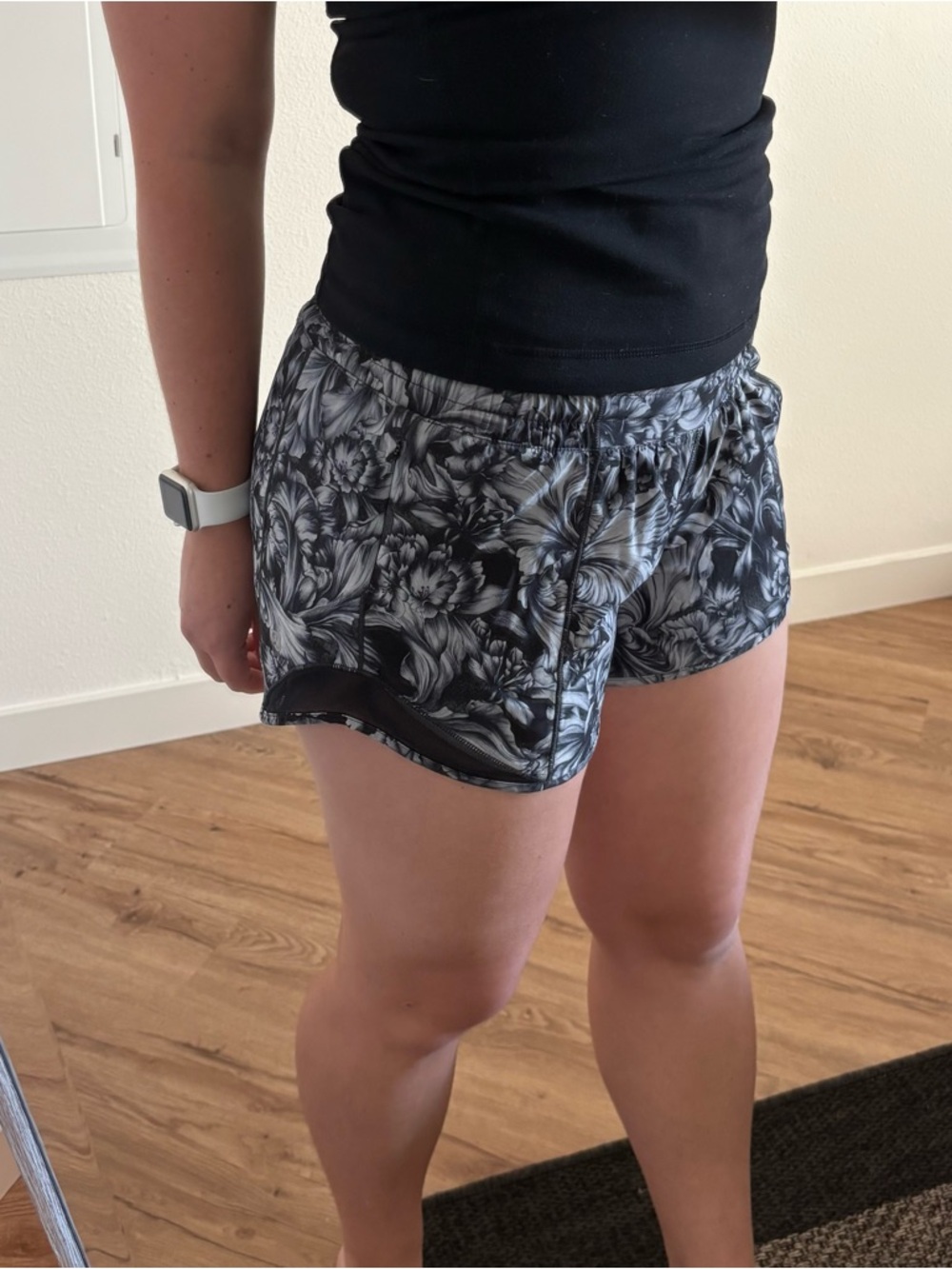 Lululemon Hotty Hot Short II long 4” Black Floral Women's Athletic Shorts size 6